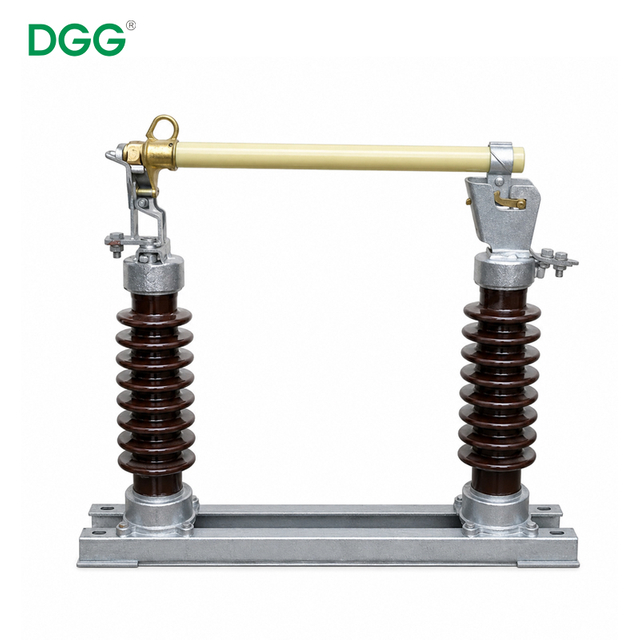 Outdoor high voltage disconnector isolator for power transmission systems
